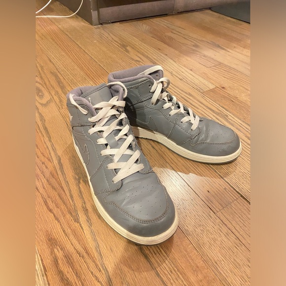 Jordan’s - Picture 2 of 6